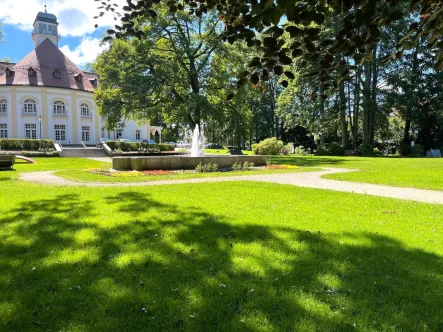 IMG-kurpark - Wohnung kaufen in Bad Tölz - Nähe Kurhaus: Süßes Apartment mit Terrasse, Garten, Sauna