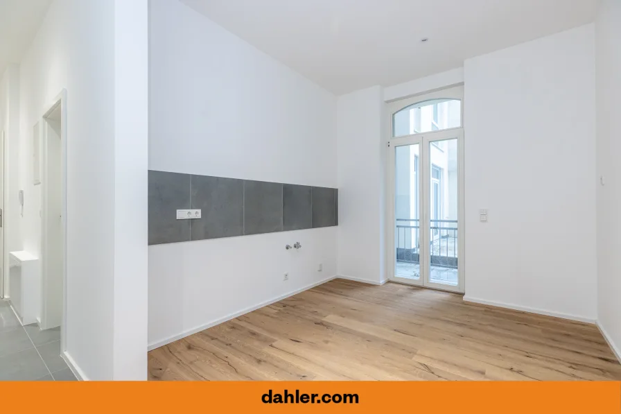 Wohnküche mit direktem Balkonzugang - Wohnung mieten in Offenbach am Main - Kernsanierte Drei-Zimmer-Wohnung mit Balkon und exklusiver Ausstattung