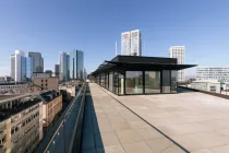 Dachterrasse mit Blick bis in den Taunus