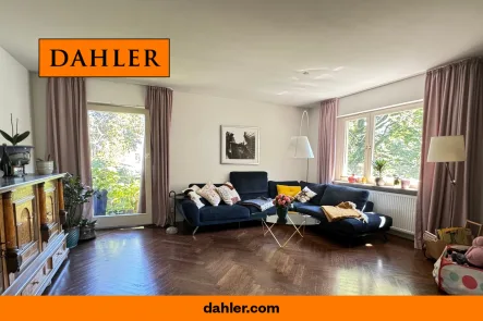 Wohnzimmer - Wohnung mieten in Oberursel (Taunus) - Schöne Maisonettewohnung in zentralem, aber sehr ruhig gelegenen Zwei-Familien-Haus