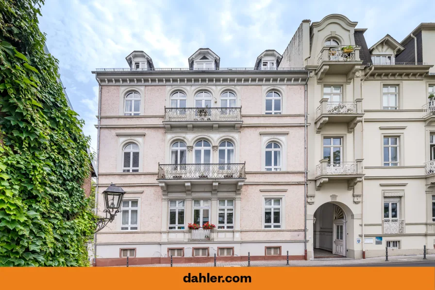 Die wunderschöne Außenansicht  - Wohnung kaufen in Bad Homburg vor der Höhe - Charmante Drei-Zimmer-Wohnung inklusive separatem Apartment in bester Lage von Bad Homburg