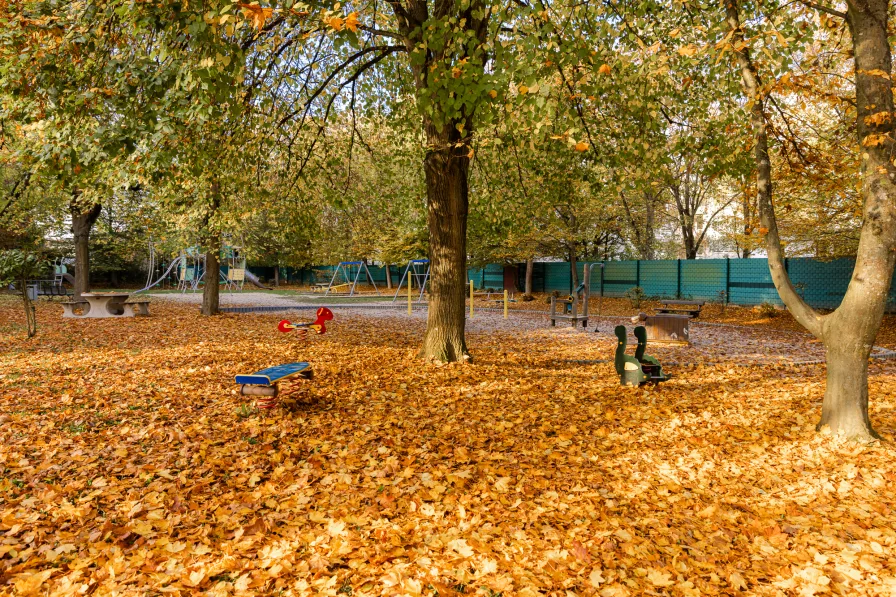 Toller Spielplatz direkt um die Ecke