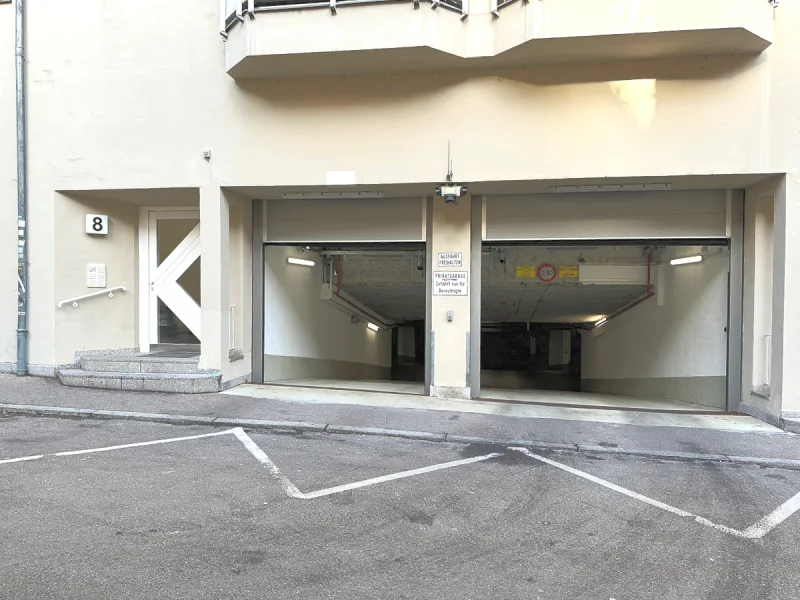 Ein-Ausfahrt - Garage/Stellplatz kaufen in Augsburg / Zentrum - Tiefgaragen-Stellplatz Augsburg Stadtmitte (Nähe Köngisplatz)