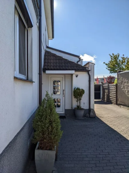 Eingangsbereich - Haus kaufen in Wismar - Doppelhaushälfte mit herrlichem Garten und nah zur Stadtmitte