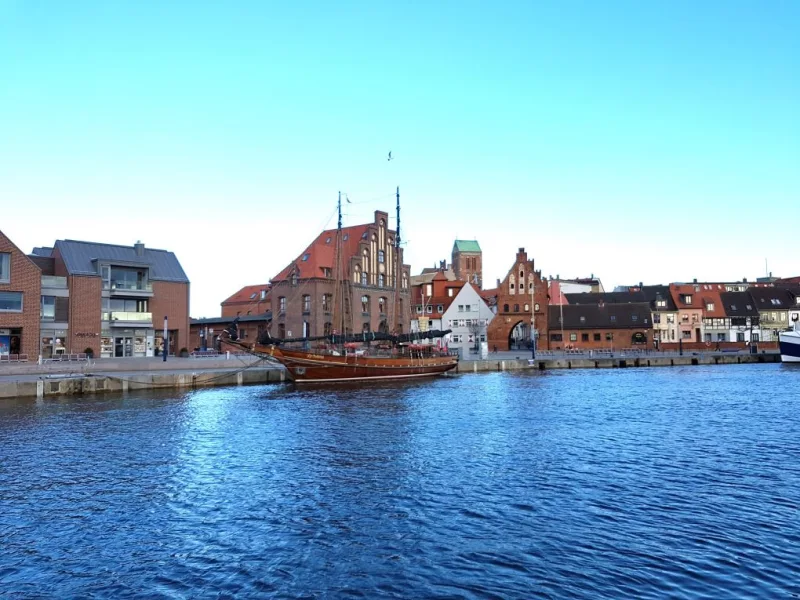 Blick vom Alten Hafen auf Wismar