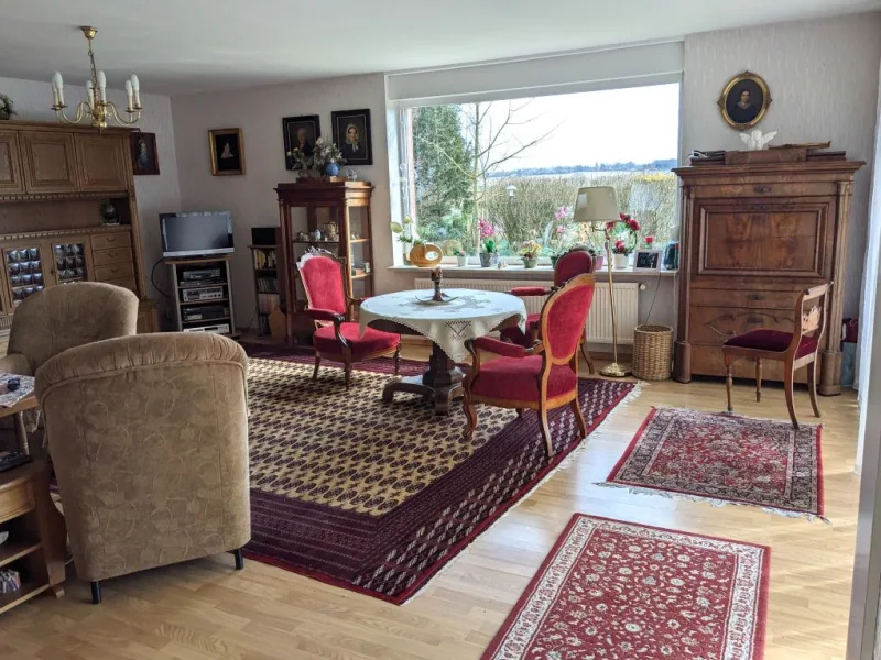 Wohnzimmer mit Panoramafenster