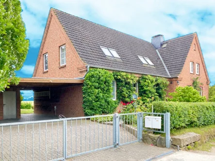 Frontansicht Hauptgebäude - Haus kaufen in Stepenitztal - Mehrgenerationenhaus mit Charme im Grünen