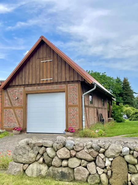 Garage mit Dachboden