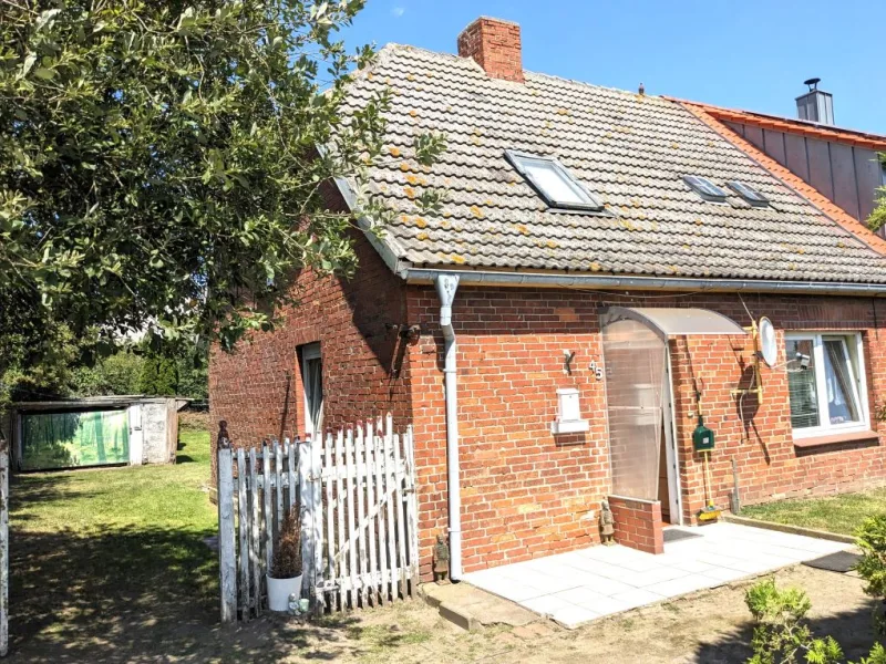  - Haus kaufen in Insel Poel - Ein Reihenendhaus - Sanierungsobjekt auf schönem Grundstück auf der Insel Poel