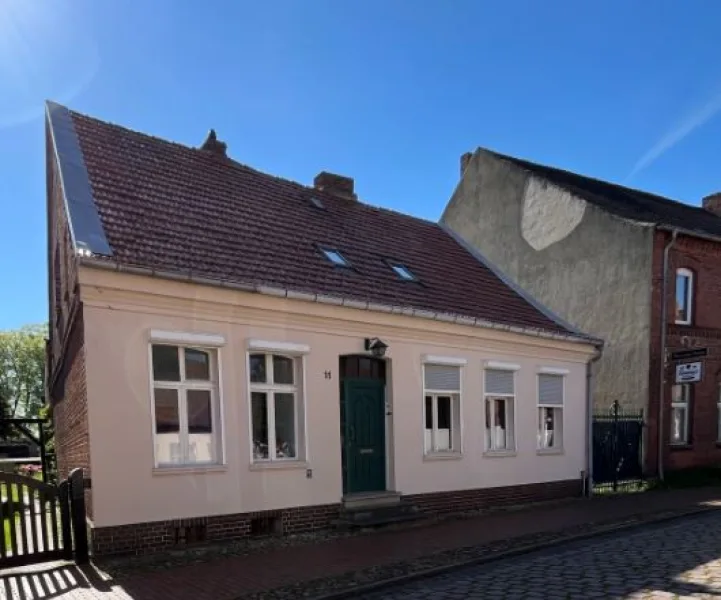  - Haus kaufen in Dömitz - Historisches Stadthaus mit viel Platz, Potenzial und großem Grundstück