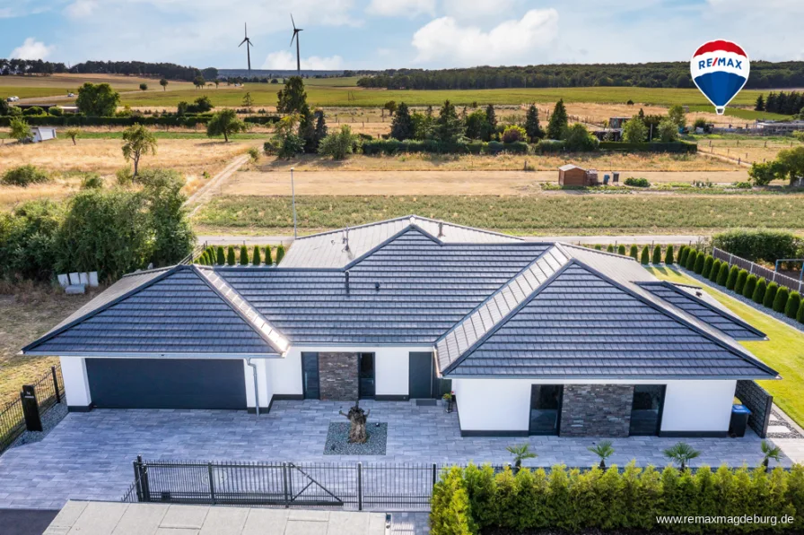 Luftaufnahme - Haus kaufen in Neuenhofe - Wenn alles perfekt sein soll! Attraktiver Bungalow in schöner Lage.