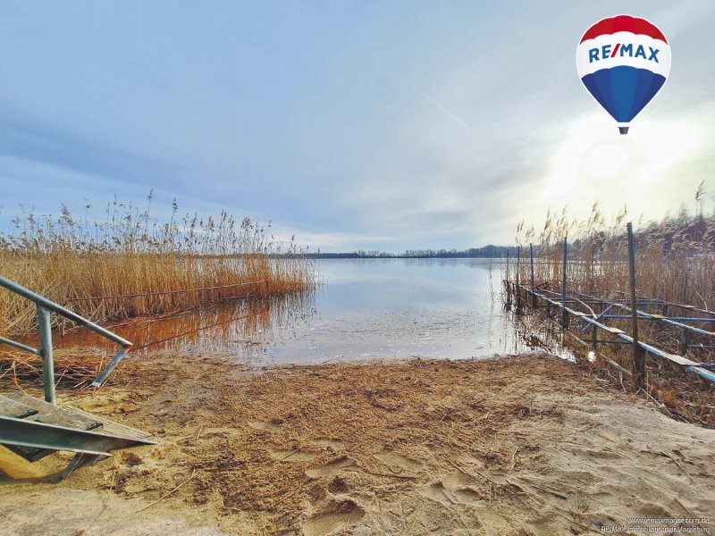 Titelbild - Haus kaufen in Magdeburg / Barleber See - Idyllisches Wohnen am Barleber See: Charmanter Bungalow mit Kamin!