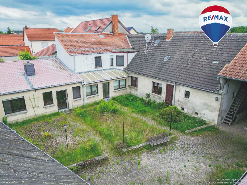 Innenhof - Haus kaufen in Tucheim - Ihr eigenes kleines Paradies auf dem Land? 4-Seitenhof mit großem Grundstück