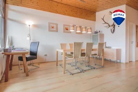Wohnen/Essen - Wohnung kaufen in Schluchsee - Moderne Ferienwohnungen mit Panoramablick im Doppelpack im Luft-Ferien-Kurort Schluchsee