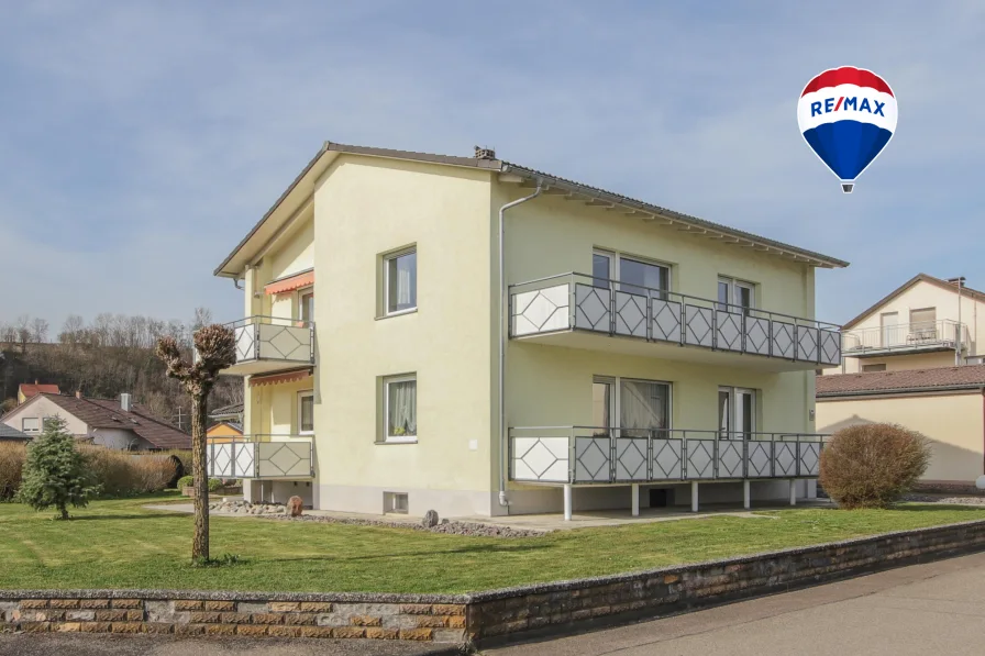 Außen - Haus kaufen in Wutöschingen - Freistehendes Zweifamilienhaus in familienfreundlicher Lage in Wutöschingen