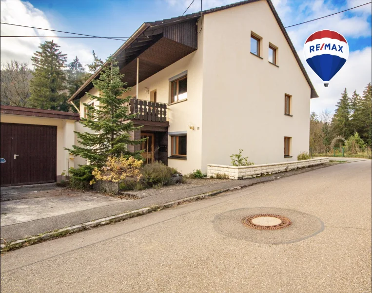 Titelbild - Haus kaufen in Stühlingen - 3-Familienhaus mit großem Grundstück in Ortsrandlage in Grimmelshofen