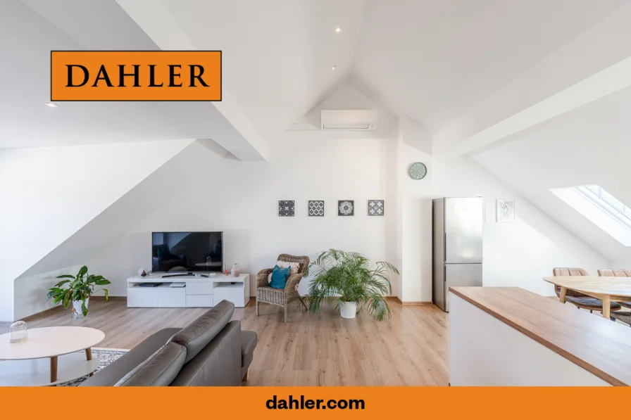 Wohnbereich - Wohnung kaufen in Düsseldorf - Moderne und lichtdurchflutete Dachgeschosswohnung mit EBK, Aufzug und TG-Stellplatz