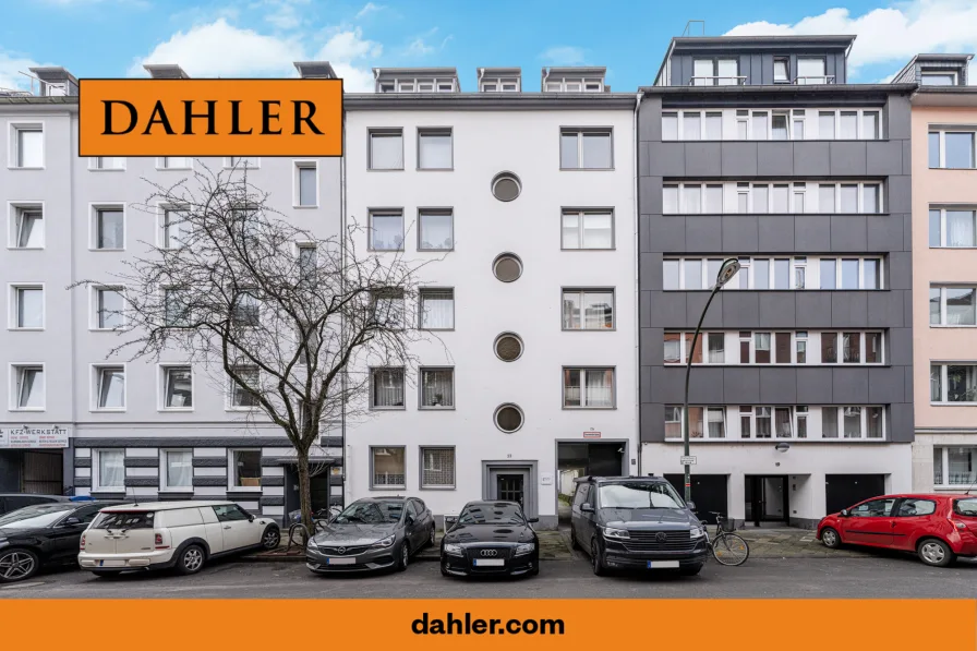 Hausansicht - Zinshaus/Renditeobjekt kaufen in Düsseldorf - Mehrfamilienhaus mit Loftanbau in Pempelfort