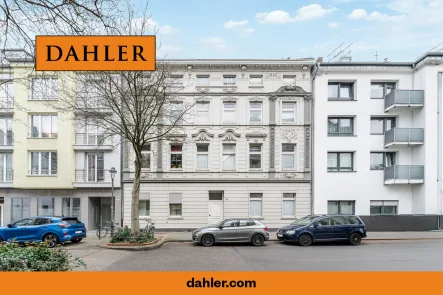 Front - Wohnung kaufen in Düsseldorf - Düsseldorf-Oberbilk: 4-Zi. Dachterrassen-Maisonette Nähe Lessingplatz im geschmackvollen Altbau