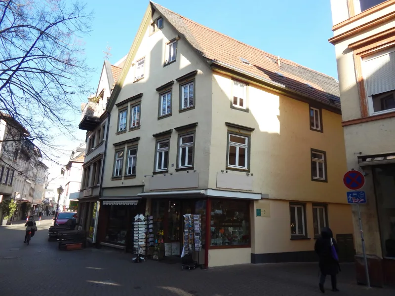Frontansicht auf das historische Fachwerkhaus - Haus kaufen in Bad Kreuznach - Ferienimmobilie/Laden/Wohnungen - viele Ideen im hist. "Schmuckstück" in der Altstadt