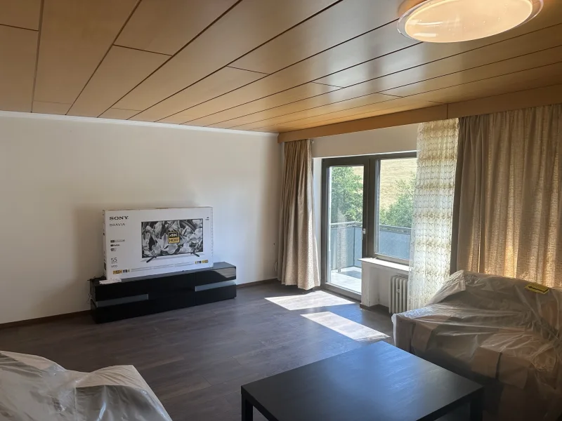 Reizvolles lichtdurchflutetes Wohnzimmer mit angrenzendem Balkon - Haus kaufen in Niederhambach - Exquisites Wohnhaus - Top renoviert & ausgestattet
