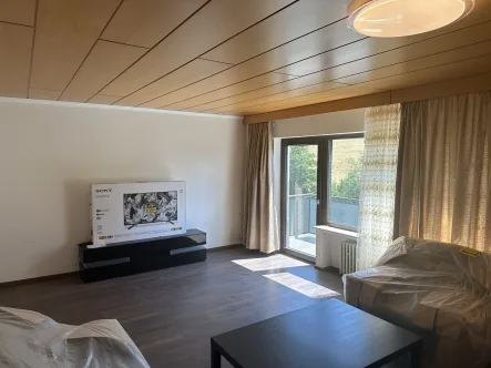 Reizvolles lichtdurchflutetes Wohnzimmer mit angrenzendem Balkon - Haus kaufen in Niederhambach - IN VERHANDLUNG! Exquisites Wohnhaus - Top renoviert & ausgestattet