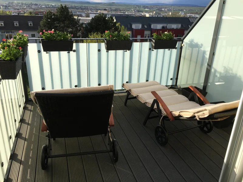 weitere Terrasse - Wohnung kaufen in Bad Kreuznach - Sonnendurchflutete, energieeffiziente Dachwohnung mit Fernblick