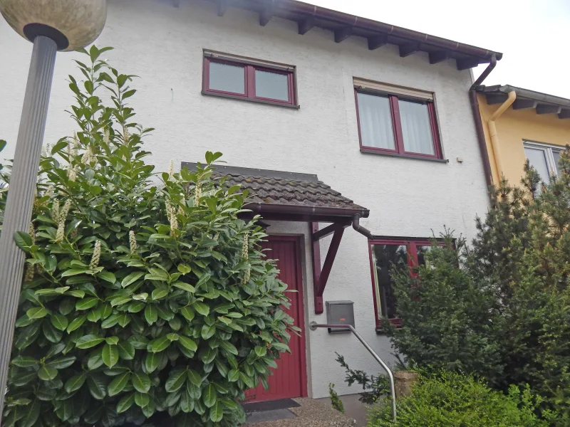 Vordere Ansicht - Haus kaufen in Bad Kreuznach - Geräumiges/ausbaufähiges Reihenmittelhaus in KH Nord