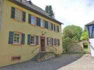 Haupthaus mit Blick zum angrenzenden Garten/Park