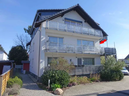 Straßenansicht - Wohnung kaufen in Rheinböllen - Sonnendurchflutete, energieeffiziente Wohnung mit schöner Aussicht