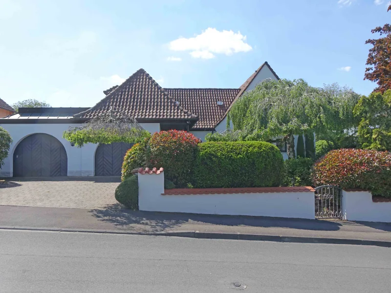 Straßenansicht - Haus kaufen in Bad Kreuznach - Gediegene Eleganz trifft Toplage