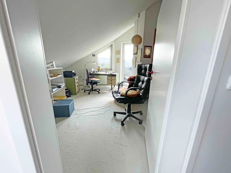 Arbeitszimmer mit Panoramabalkon