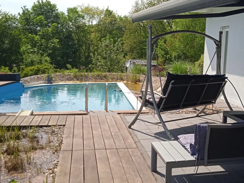 Schwimmteich mit Blick ins Grüne - Haus kaufen in Neuerkirch - Wohntraum in toller Naturlage