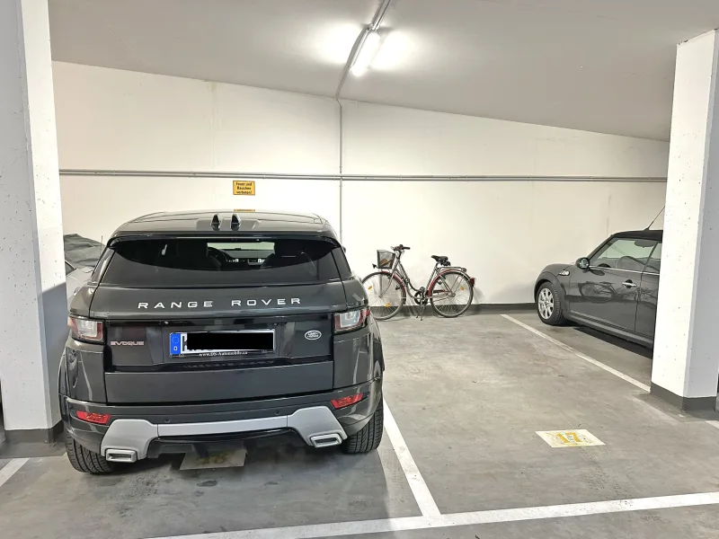 Zwei Parkstellplätze nebeneinander