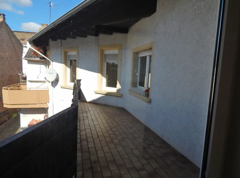 Balkon mit Blick in den Innenhof