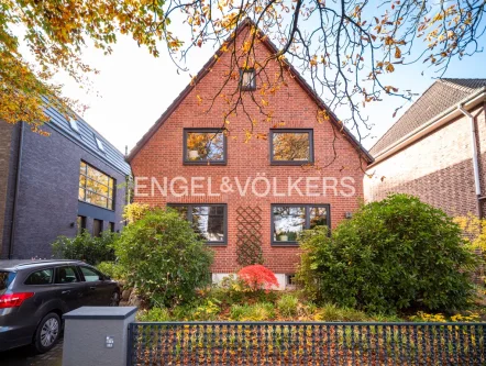 Vorder Ansicht - Haus kaufen in Hamburg - Charmantes Einfamilienhaus in äußerst beliebter Lage !