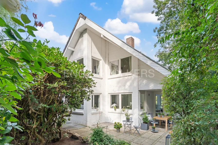  - Haus kaufen in Hamburg - Top renovierte Architektenvilla auf 1.404m² Alstergrundstück - Neue Wärmepumpe Energieeffizienzklasse A