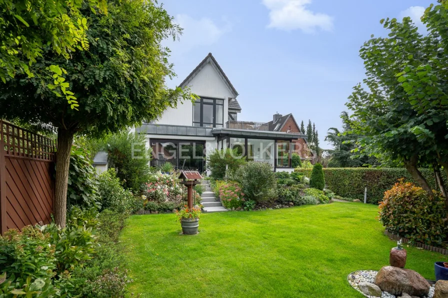  - Haus kaufen in Hamburg - Charmantes Zweifamilienhaus mit separaten Eingängen, Gartenidylle und Potenzial in bester Lage