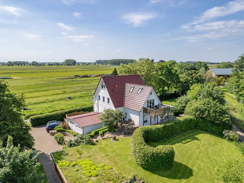 Luftbildansicht von Haus und Grundstück