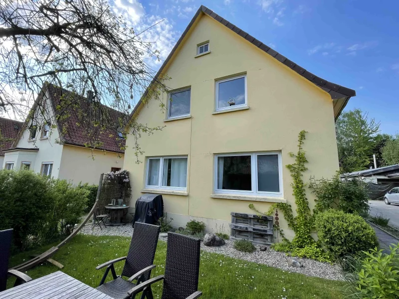 Vorderansicht des Hauses - Haus kaufen in Oldenburg - Feines Familienidyll oder lukrative Anlage in Citylage!