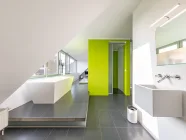 Opulentes Badezimmer mit freistehender Badewanne