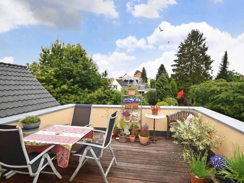 ... die Dachterrasse mit Blick in den eigenen Garten