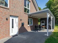 Eingangsbereich und Carport