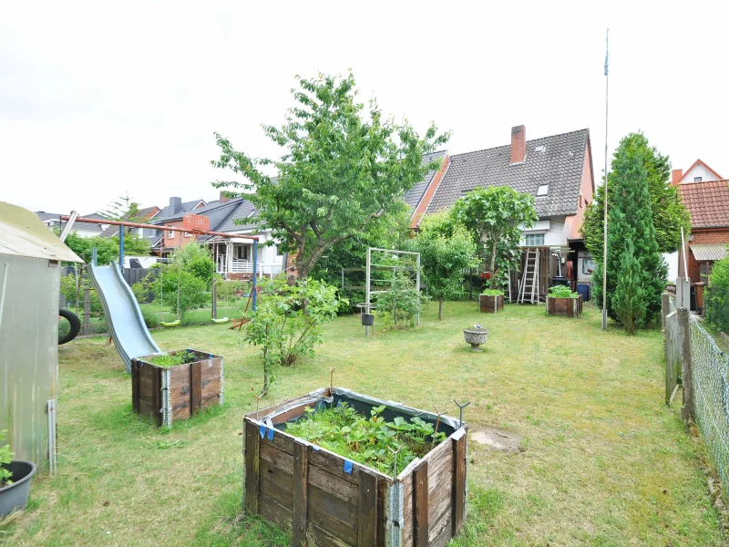 Blick aus dem sehr gepflegten Garten