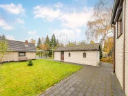 Garten mit Carport und Werkstatt