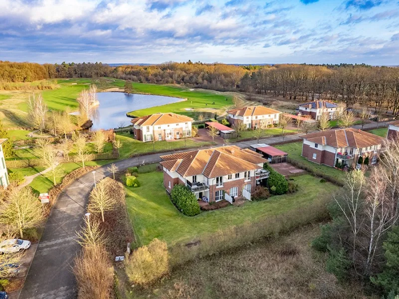 Direkt am See des Golfplatzes Adendorfs gelegen