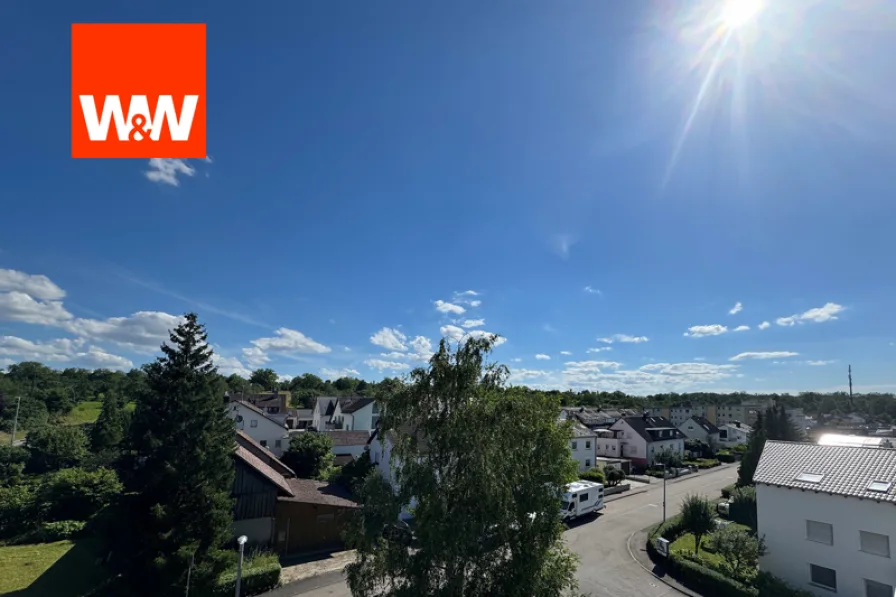 Ausblick - Wohnung kaufen in Sersheim - Eine schöne 3-Zimmer-Wohnung in einem gepflegten Haus freut sich auf neue Eigentümer.