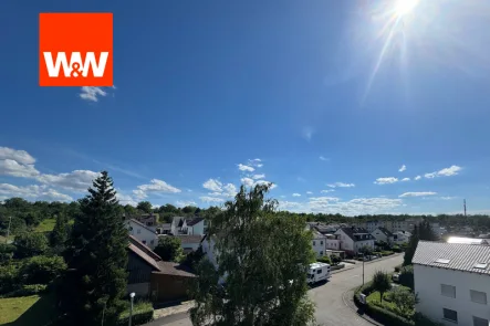 Ausblick - Wohnung kaufen in Sersheim - Eine schöne 3-Zimmer-Wohnung in einem gepflegten Haus freut sich auf neue Eigentümer.