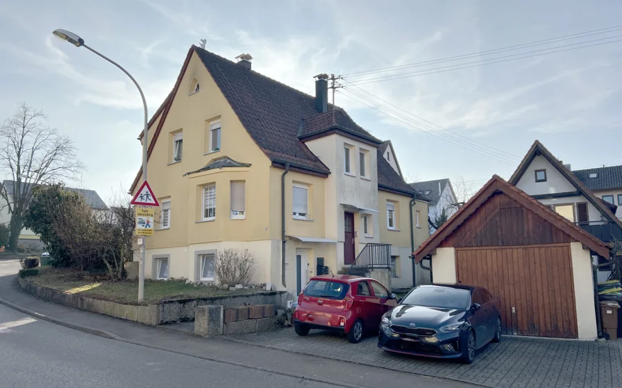 Aussenansicht - Haus kaufen in Erdmannhausen - Charmantes Zweifamilienhaus in Erdmannhausen - der Natur ganz nah