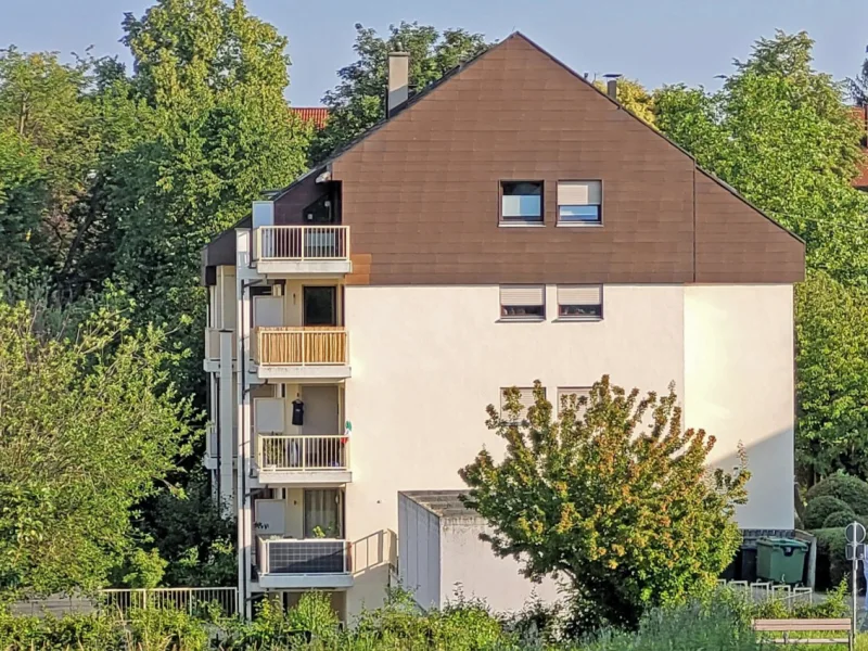 Aussenansicht - Wohnung kaufen in Ludwigsburg - LB-Weststadt - Renovierte 3,5-Zimmer-Dachgeschosswohnung in naturnaher Randlage